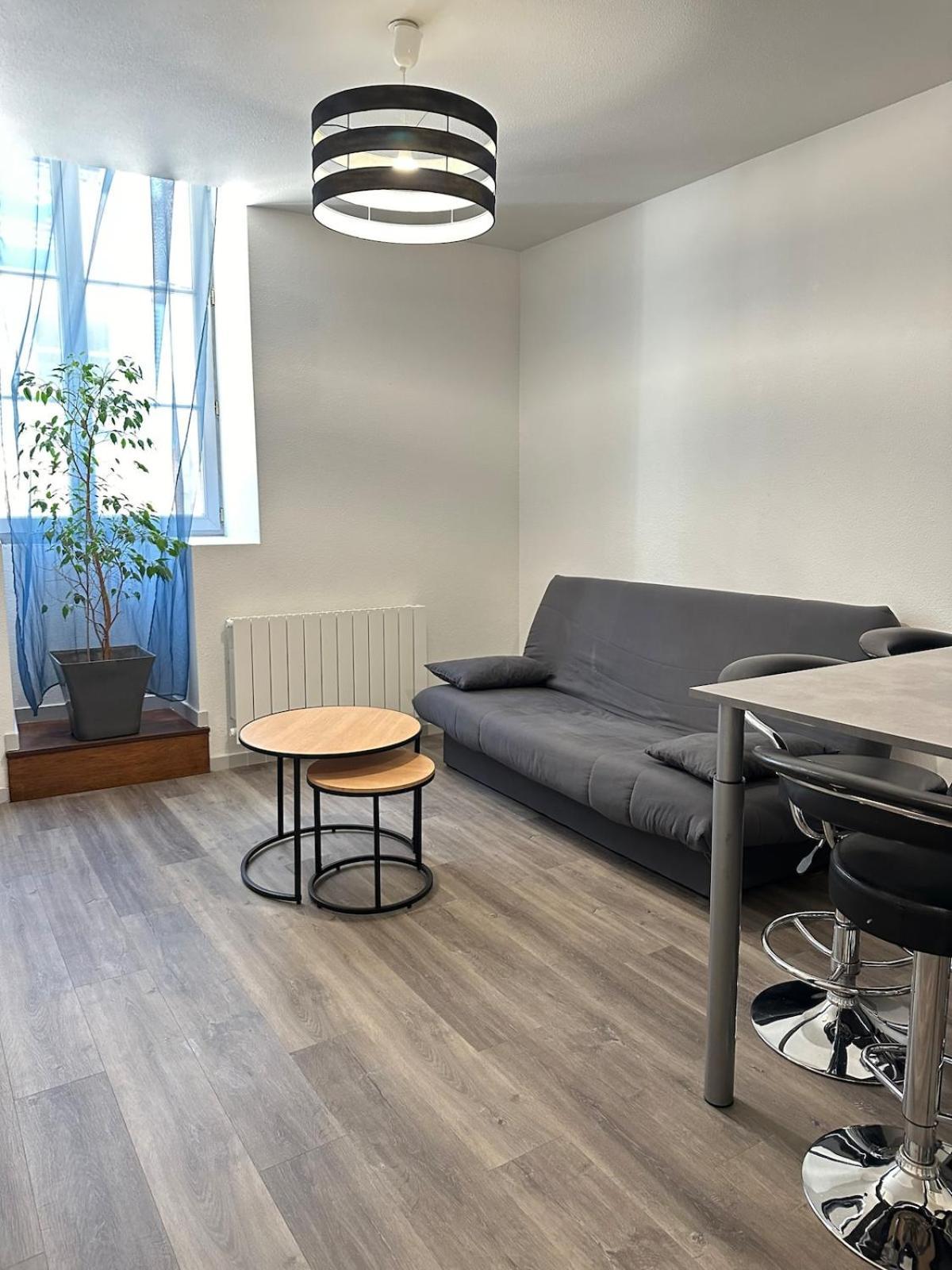 Appartement Calme Au Coeur De La Ville Lons-le-Saunier Exterior photo